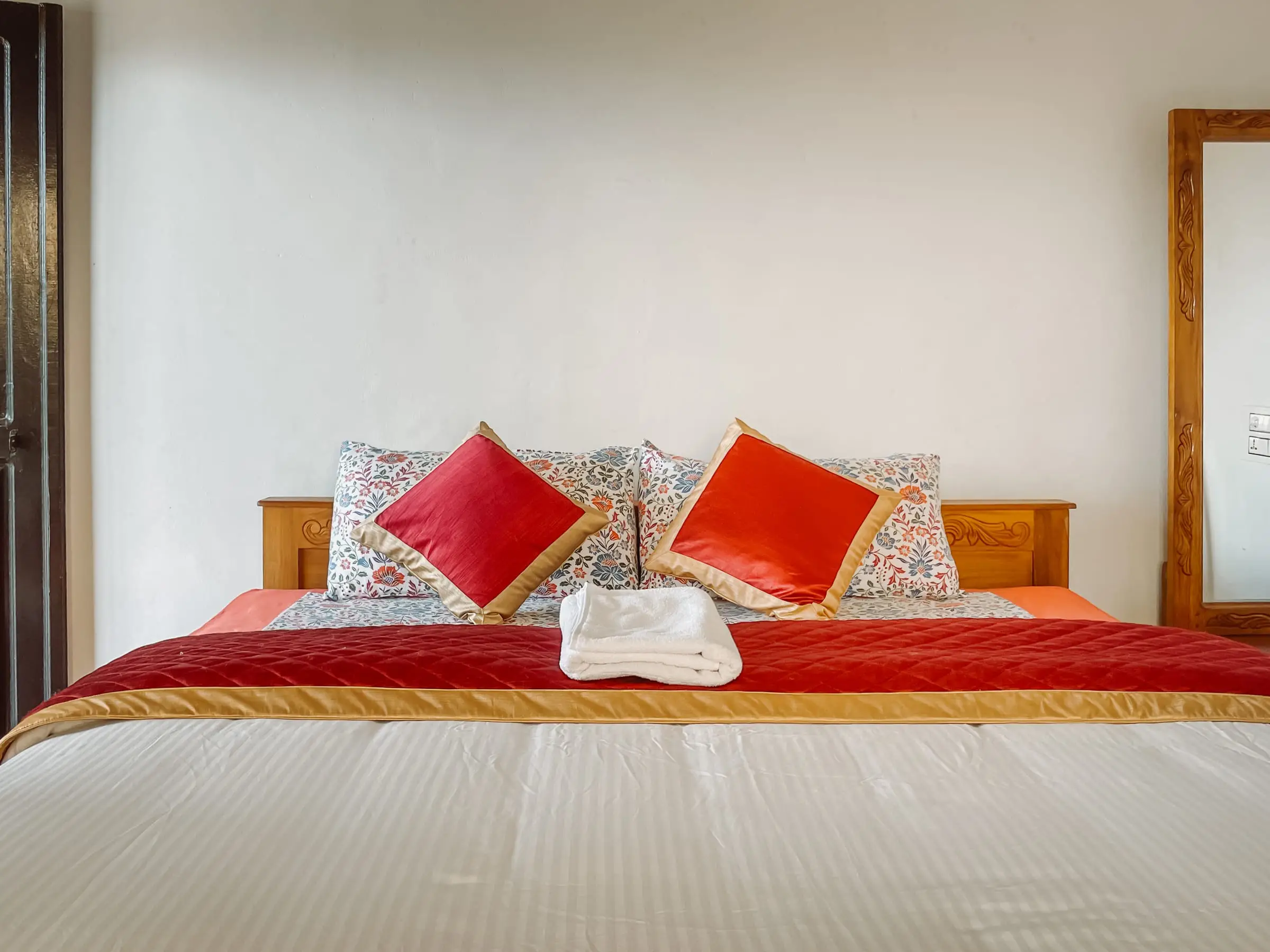 The Cozy Room: view across the bed