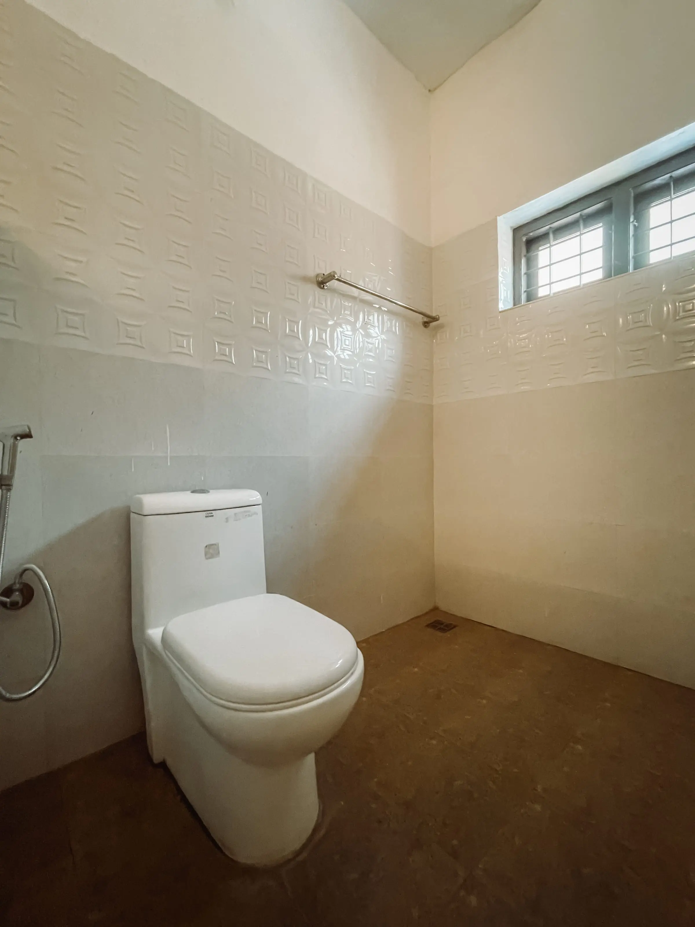 The Cozy Room: attached bathroom