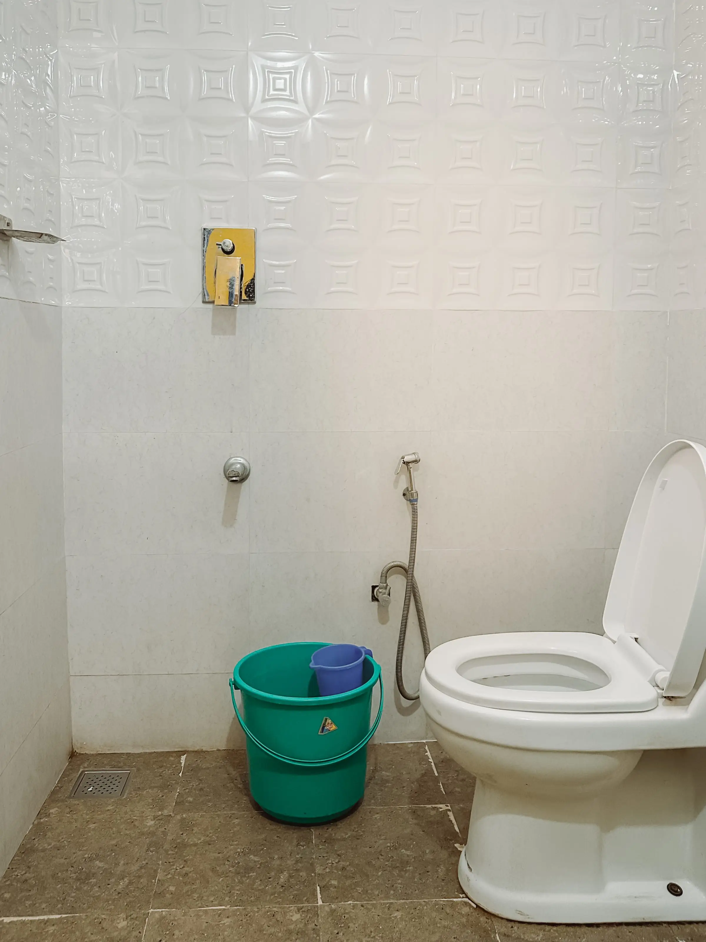 The Spacious Floor: one of its two bathrooms