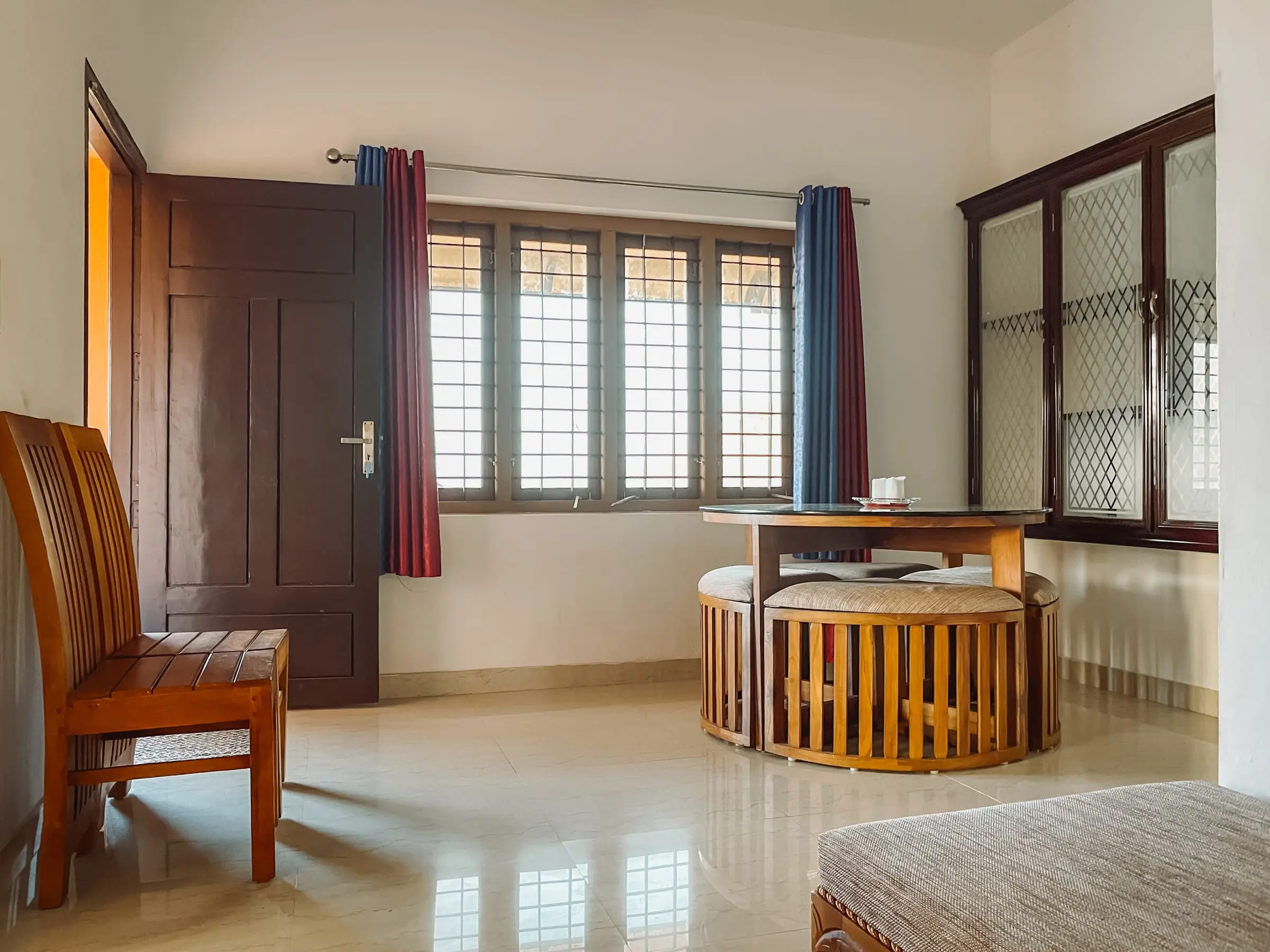 The Spacious Floor: sitting area