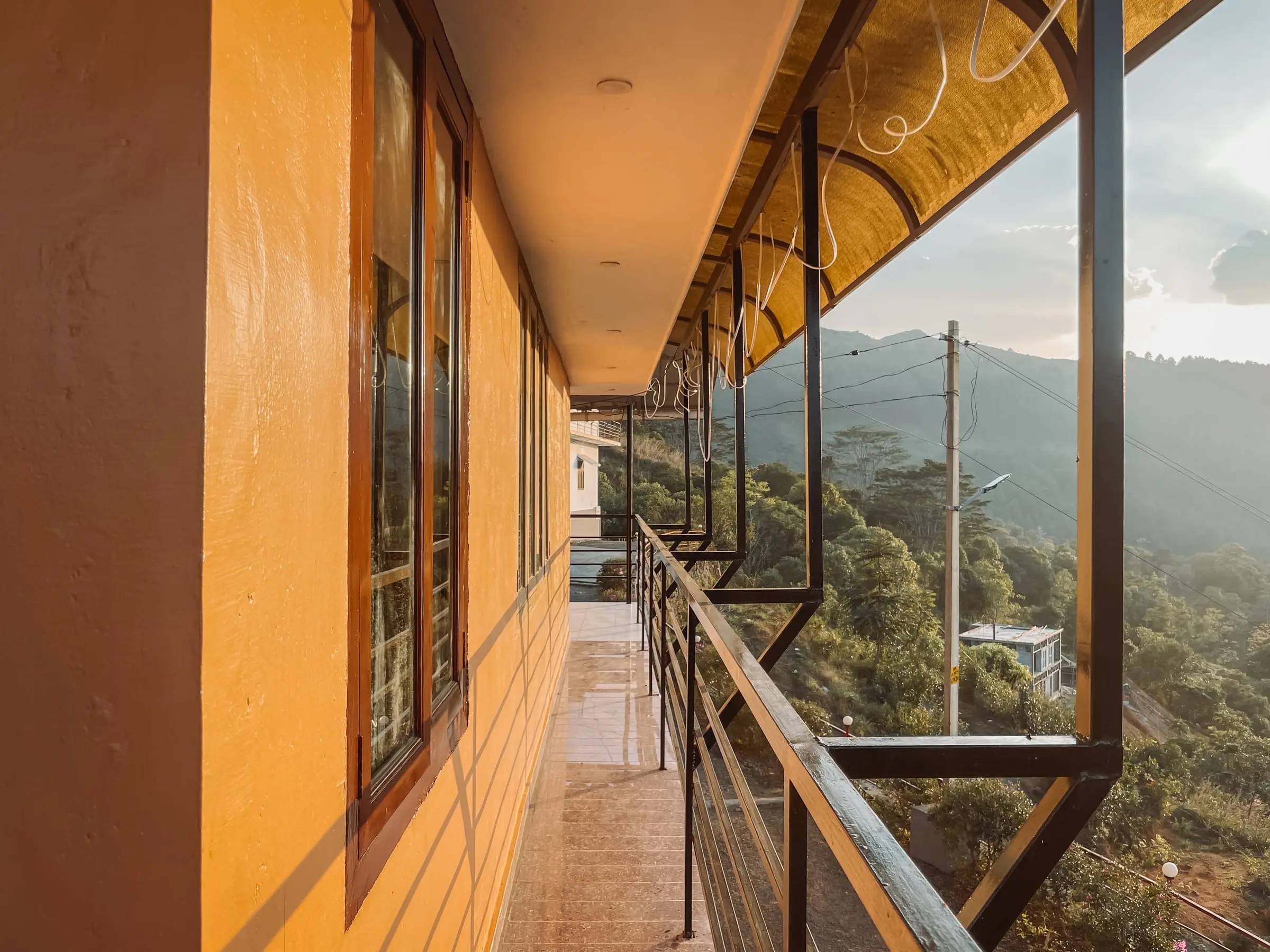The Spacious Floor: the balcony running the length of the house